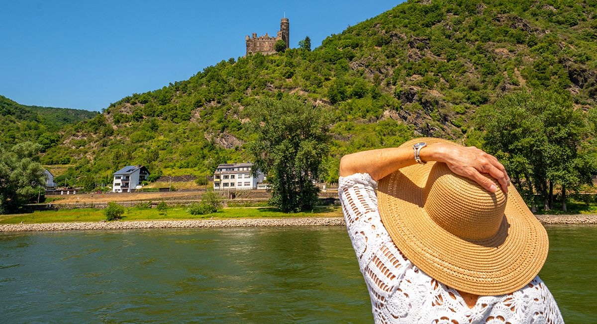 SCER Sundeck The Rhine Gorge solo traveler