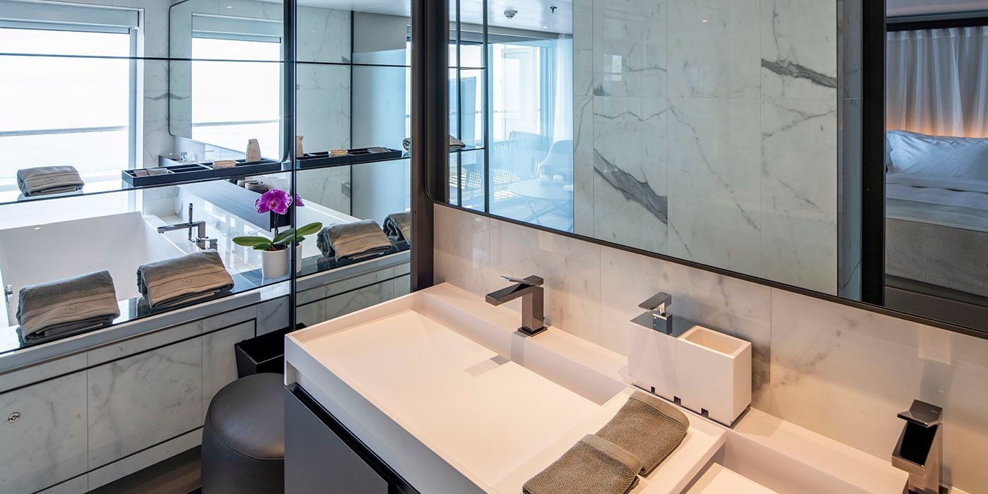 SE-Spa Suite Bathroom